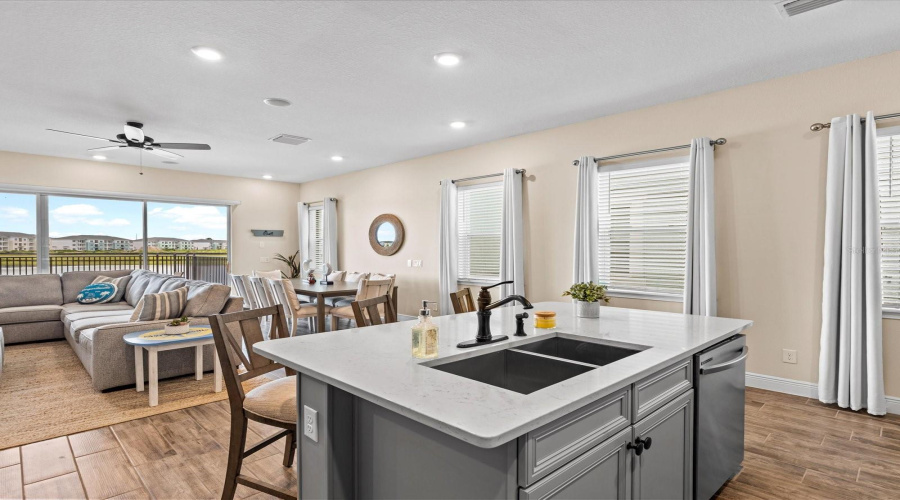 KISSIMMEE, Florida 34747, 3 Bedrooms Bedrooms, ,3 BathroomsBathrooms,Residential,For Sale,PARROT HEAD,MFRO6309019