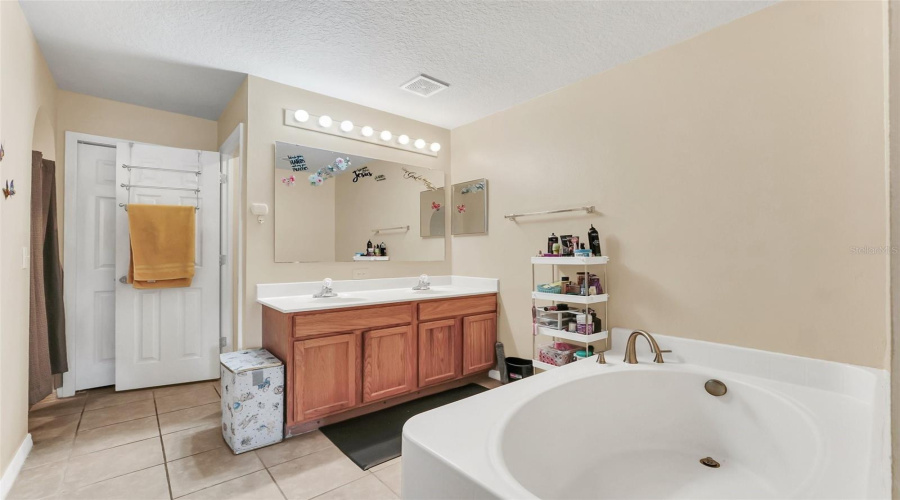 Davenport, Florida 33837, 4 Bedrooms Bedrooms, ,2 Bathroomsbathrooms,Residential,For Sale,Lobelia,Mfro6309152