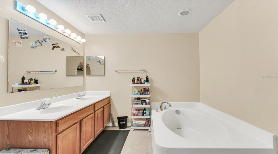Davenport, Florida 33837, 4 Bedrooms Bedrooms, ,2 Bathroomsbathrooms,Residential,For Sale,Lobelia,Mfro6309152