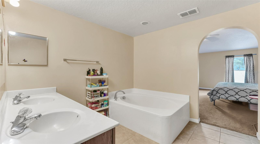 Davenport, Florida 33837, 4 Bedrooms Bedrooms, ,2 Bathroomsbathrooms,Residential,For Sale,Lobelia,Mfro6309152