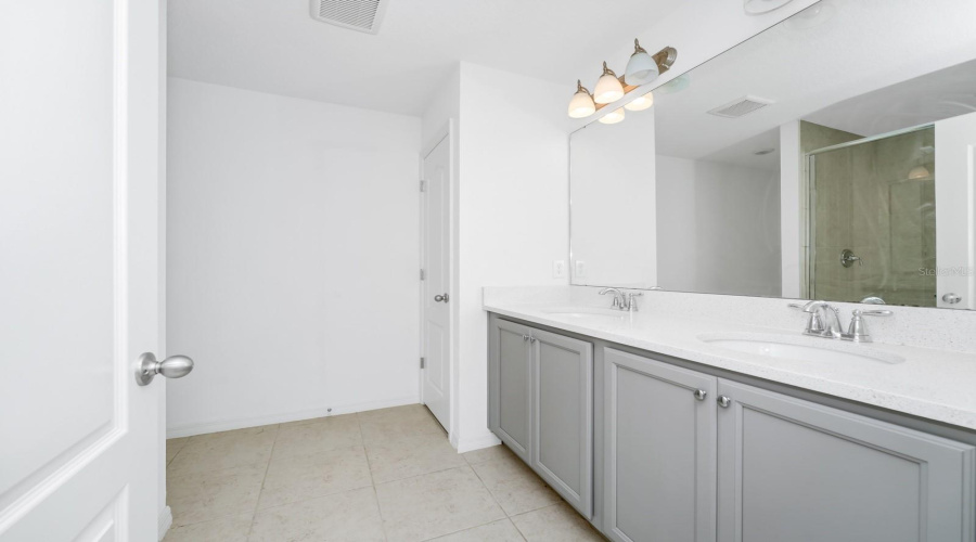 Davenport, Florida 33896, 3 Bedrooms Bedrooms, ,2 Bathroomsbathrooms,Residential,For Sale,Benoi,Mfro6309161