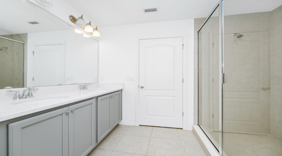 Davenport, Florida 33896, 3 Bedrooms Bedrooms, ,2 Bathroomsbathrooms,Residential,For Sale,Benoi,Mfro6309161