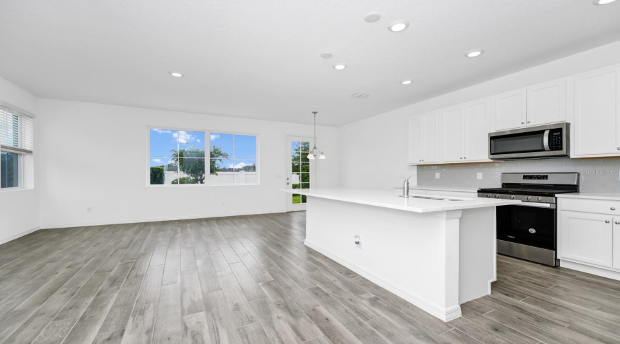 Davenport, Florida 33896, 3 Bedrooms Bedrooms, ,2 Bathroomsbathrooms,Residential,For Sale,Benoi,Mfro6309161