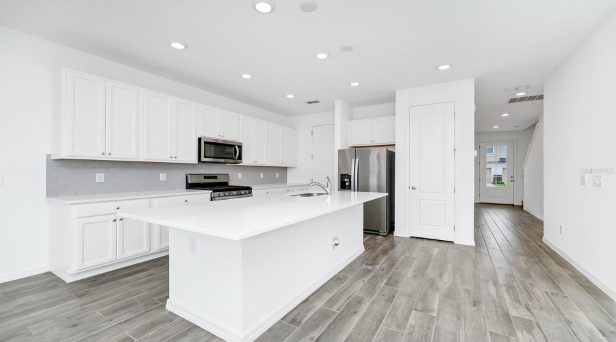 Davenport, Florida 33896, 3 Bedrooms Bedrooms, ,2 Bathroomsbathrooms,Residential,For Sale,Benoi,Mfro6309161
