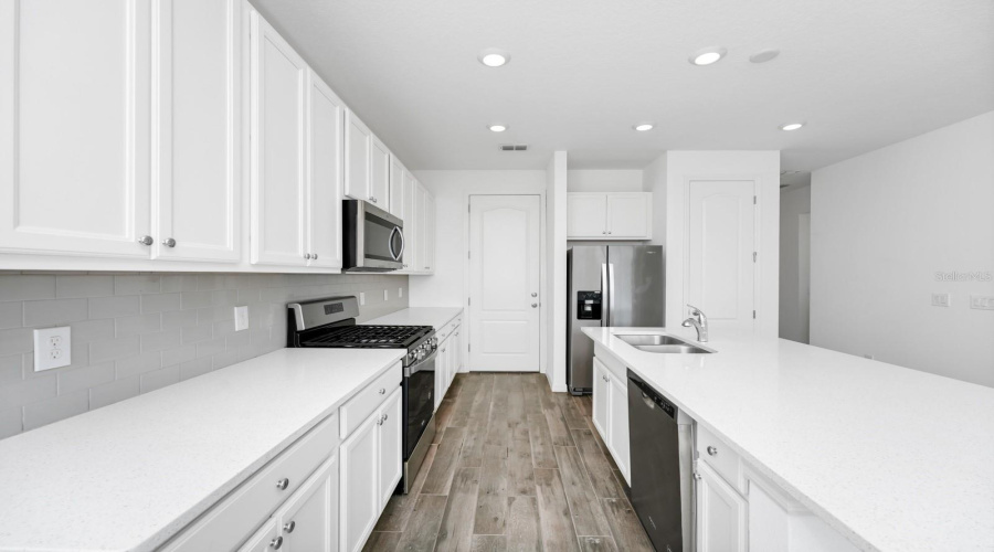 Davenport, Florida 33896, 3 Bedrooms Bedrooms, ,2 Bathroomsbathrooms,Residential,For Sale,Benoi,Mfro6309161