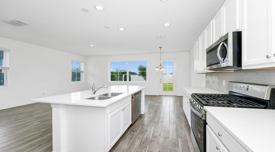 Davenport, Florida 33896, 3 Bedrooms Bedrooms, ,2 Bathroomsbathrooms,Residential,For Sale,Benoi,Mfro6309161