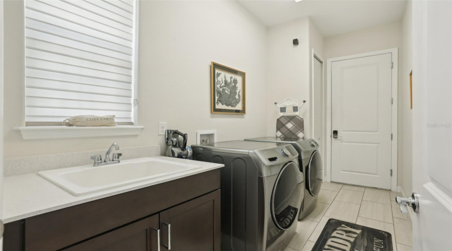 Davenport, Florida 33837, 4 Bedrooms Bedrooms, ,3 Bathroomsbathrooms,Residential,For Sale,Lancaster Ridge,Mfro6308527