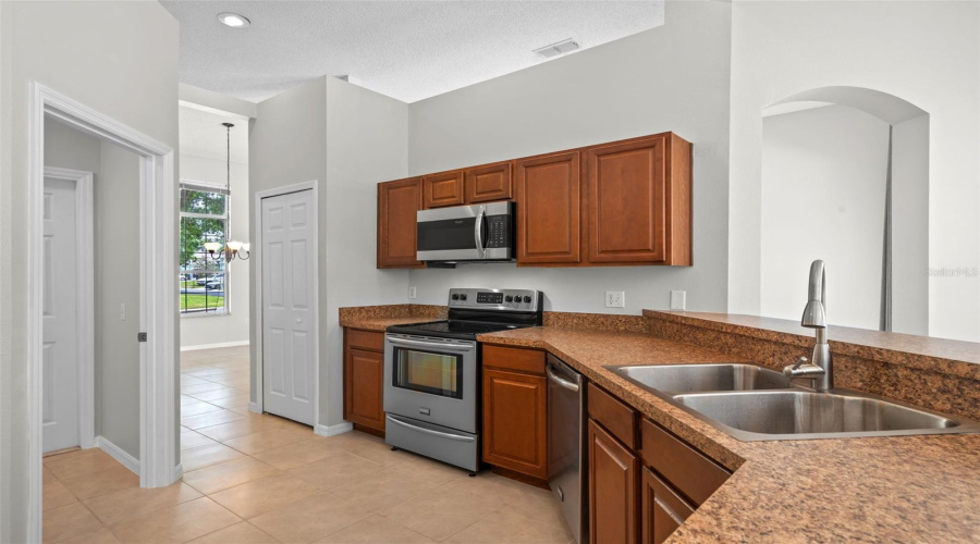 Davenport, Florida 33897, 4 Bedrooms Bedrooms, ,3 Bathroomsbathrooms,Residential,For Sale,Casterton,Mfro6308585