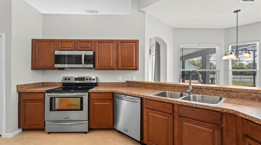 Davenport, Florida 33897, 4 Bedrooms Bedrooms, ,3 Bathroomsbathrooms,Residential,For Sale,Casterton,Mfro6308585