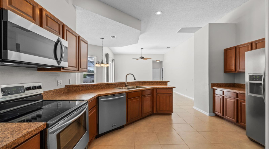 Davenport, Florida 33897, 4 Bedrooms Bedrooms, ,3 Bathroomsbathrooms,Residential,For Sale,Casterton,Mfro6308585