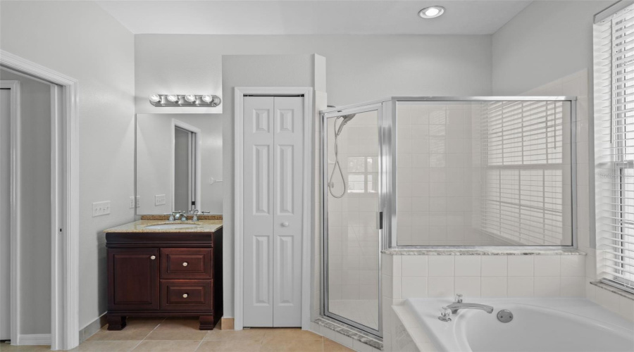 Davenport, Florida 33897, 4 Bedrooms Bedrooms, ,3 Bathroomsbathrooms,Residential,For Sale,Casterton,Mfro6308585