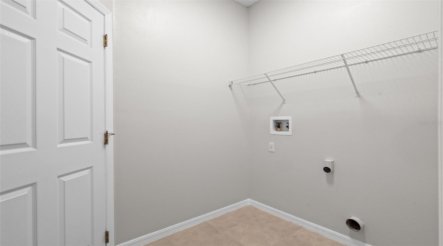 Davenport, Florida 33897, 4 Bedrooms Bedrooms, ,3 Bathroomsbathrooms,Residential,For Sale,Casterton,Mfro6308585