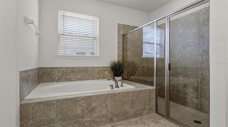 Kissimmee, Florida 34747, 8 Bedrooms Bedrooms, ,5 Bathroomsbathrooms,Residential,For Sale,Marker,Mfrs5126948