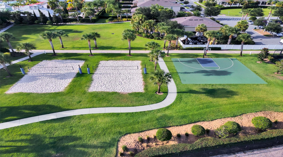 Kissimmee, Florida 34747, 8 Bedrooms Bedrooms, ,5 Bathroomsbathrooms,Residential,For Sale,Marker,Mfrs5126948