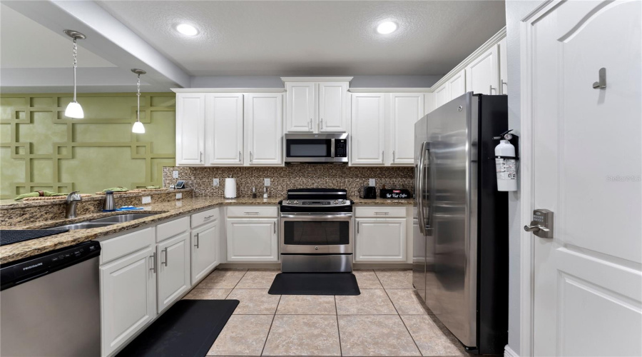 Davenport, Florida 33896, 3 Bedrooms Bedrooms, ,2 Bathroomsbathrooms,Residential,For Sale,Roseville,Mfro6308135