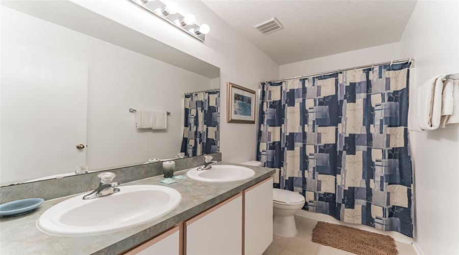 DAVENPORT, Florida 33897, 6 Bedrooms Bedrooms, ,4 BathroomsBathrooms,Residential,For Sale,EMERALDVIEW,MFRO6307891