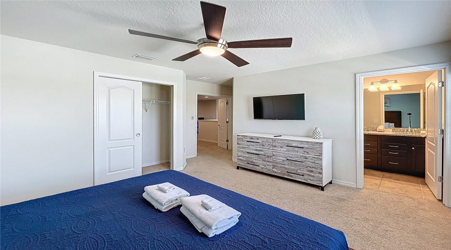 Kissimmee, Florida 34747, 8 Bedrooms Bedrooms, ,6 Bathroomsbathrooms,Residential,For Sale,Lima,Mfrs5126817