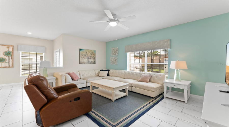 DAVENPORT, Florida 33896, 5 Bedrooms Bedrooms, ,4 BathroomsBathrooms,Residential,For Sale,MOON VALLEY,0,MFRO6307337