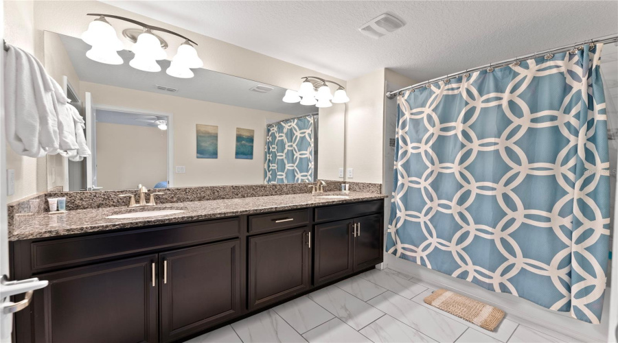 DAVENPORT, Florida 33896, 5 Bedrooms Bedrooms, ,4 BathroomsBathrooms,Residential,For Sale,MOON VALLEY,0,MFRO6307337
