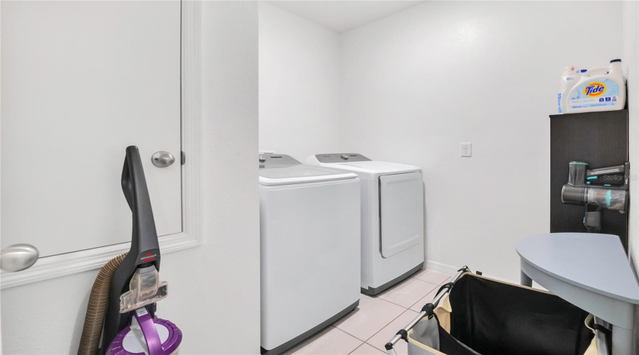 Davenport, Florida 33837, 4 Bedrooms Bedrooms, ,2 Bathroomsbathrooms,Residential,For Sale,Pinecrest,Mfro6309434