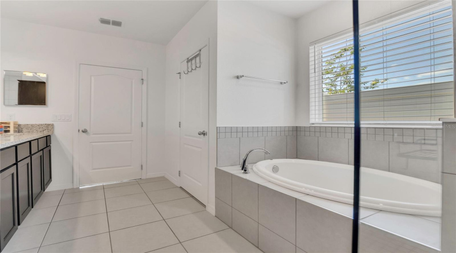 Davenport, Florida 33837, 4 Bedrooms Bedrooms, ,2 Bathroomsbathrooms,Residential,For Sale,Pinecrest,Mfro6309434