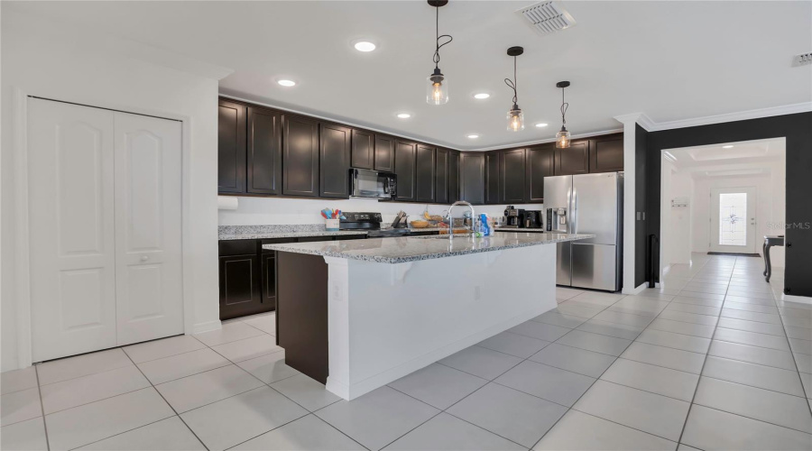 Davenport, Florida 33837, 4 Bedrooms Bedrooms, ,2 Bathroomsbathrooms,Residential,For Sale,Pinecrest,Mfro6309434
