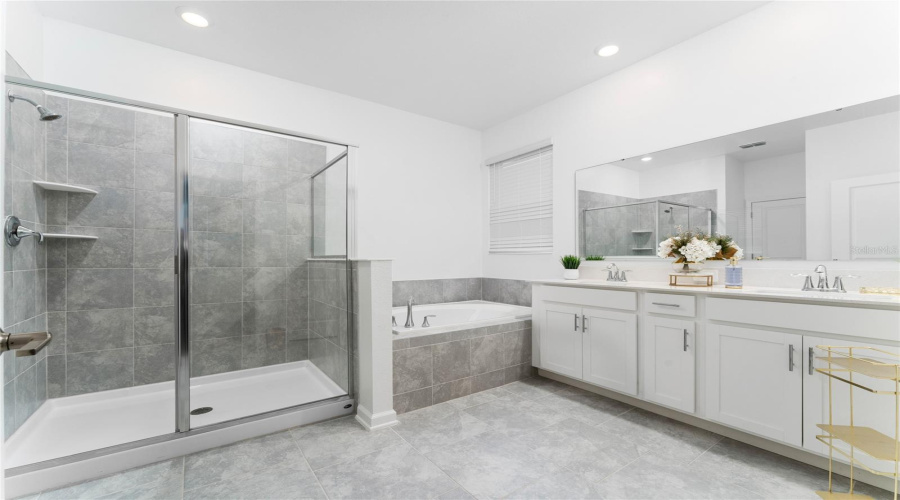Davenport, Florida 33896, 4 Bedrooms Bedrooms, ,3 Bathroomsbathrooms,Residential,For Sale,Chipping Square,Mfrs5126941