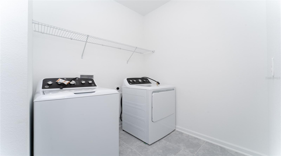 Davenport, Florida 33896, 4 Bedrooms Bedrooms, ,3 Bathroomsbathrooms,Residential,For Sale,Chipping Square,Mfrs5126941