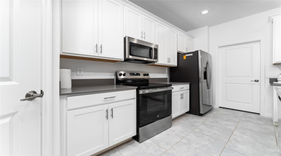 Davenport, Florida 33896, 4 Bedrooms Bedrooms, ,3 Bathroomsbathrooms,Residential,For Sale,Chipping Square,Mfrs5126941