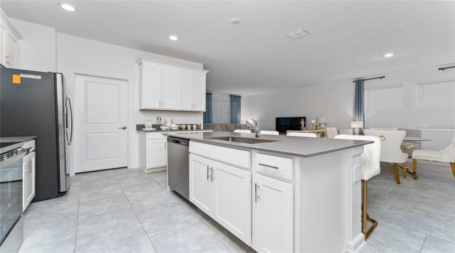 Davenport, Florida 33896, 4 Bedrooms Bedrooms, ,3 Bathroomsbathrooms,Residential,For Sale,Chipping Square,Mfrs5126941