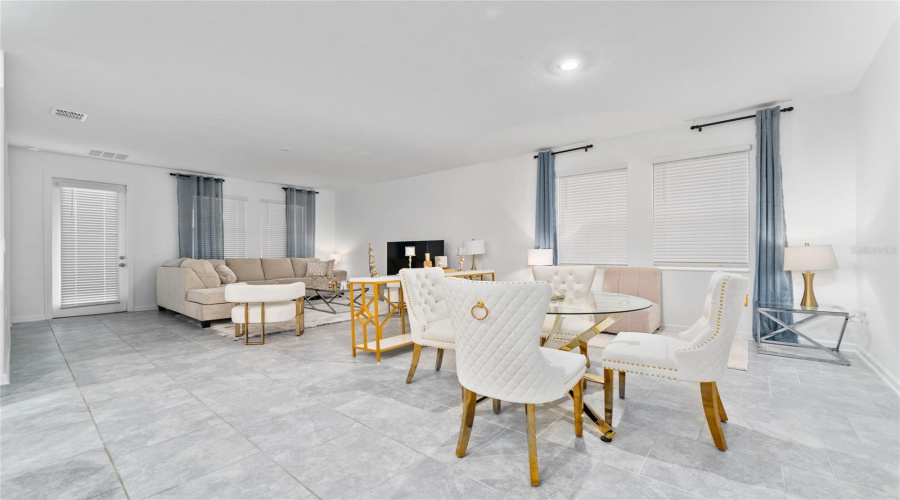 Davenport, Florida 33896, 4 Bedrooms Bedrooms, ,3 Bathroomsbathrooms,Residential,For Sale,Chipping Square,Mfrs5126941