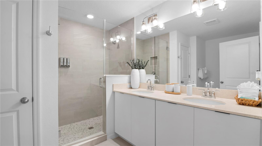 Davenport, Florida 33896, 3 Bedrooms Bedrooms, ,2 Bathroomsbathrooms,Residential,For Sale,Longboat,Mfro6309543