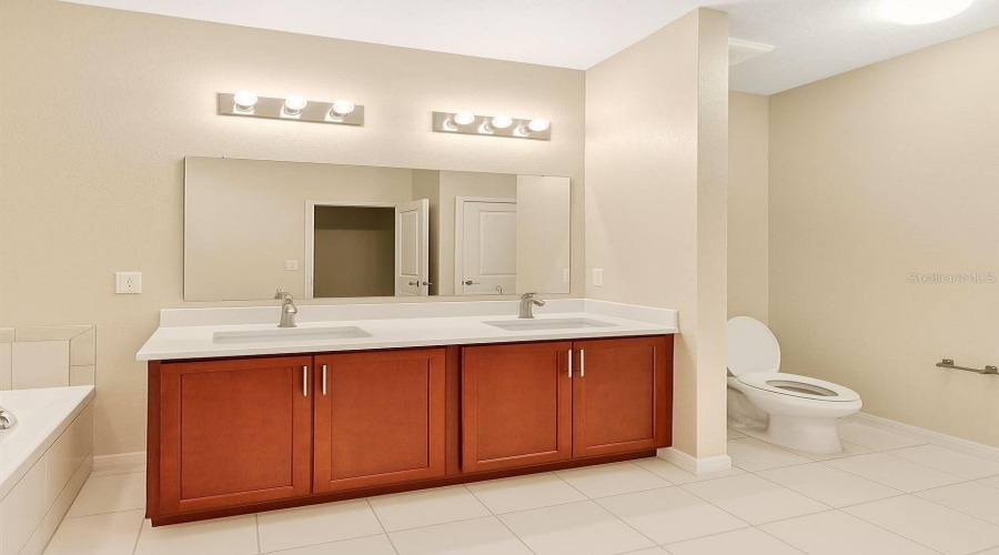 Kissimmee, Florida 34746, 4 Bedrooms Bedrooms, ,2 Bathroomsbathrooms,Residential,For Sale,Boating,Mfra4652424