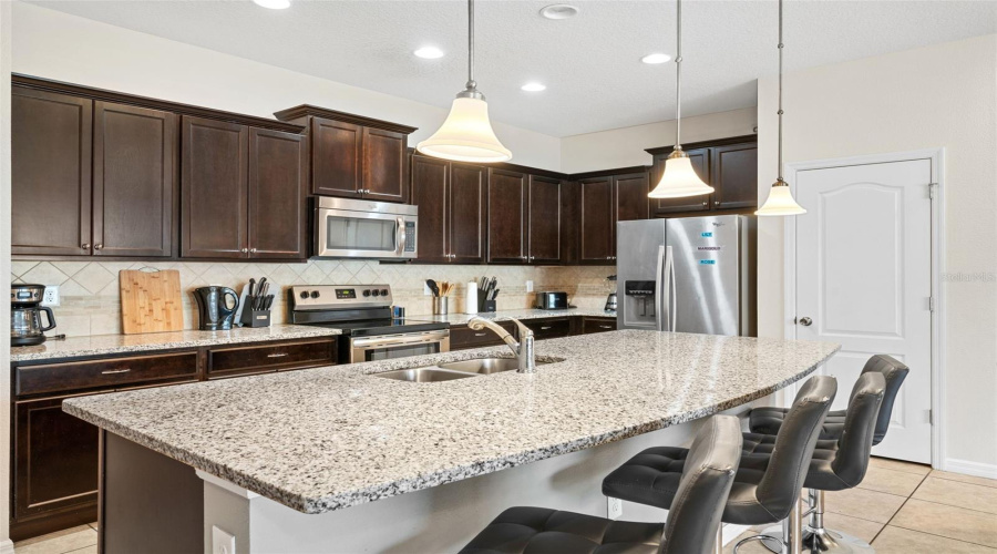 Kissimmee, Florida 34747, 5 Bedrooms Bedrooms, ,4 Bathroomsbathrooms,Residential,For Sale,Majorca,Mfro6250939