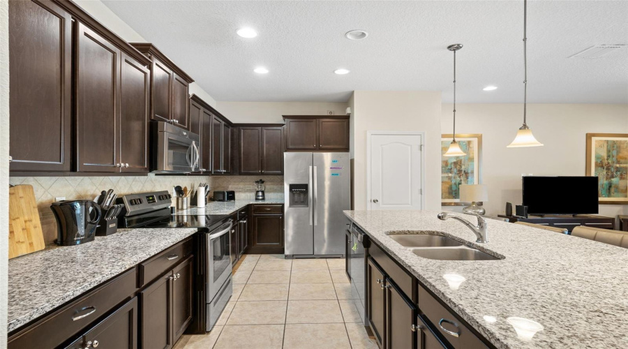 Kissimmee, Florida 34747, 5 Bedrooms Bedrooms, ,4 Bathroomsbathrooms,Residential,For Sale,Majorca,Mfro6250939