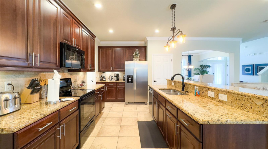 Davenport, Florida 33837, 5 Bedrooms Bedrooms, ,4 Bathroomsbathrooms,Residential,For Sale,Yellow Snapdragon,Mfro6309782