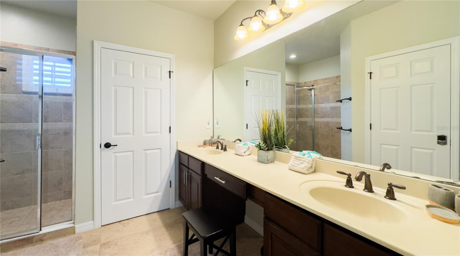 Davenport, Florida 33837, 5 Bedrooms Bedrooms, ,4 Bathroomsbathrooms,Residential,For Sale,Yellow Snapdragon,Mfro6309782