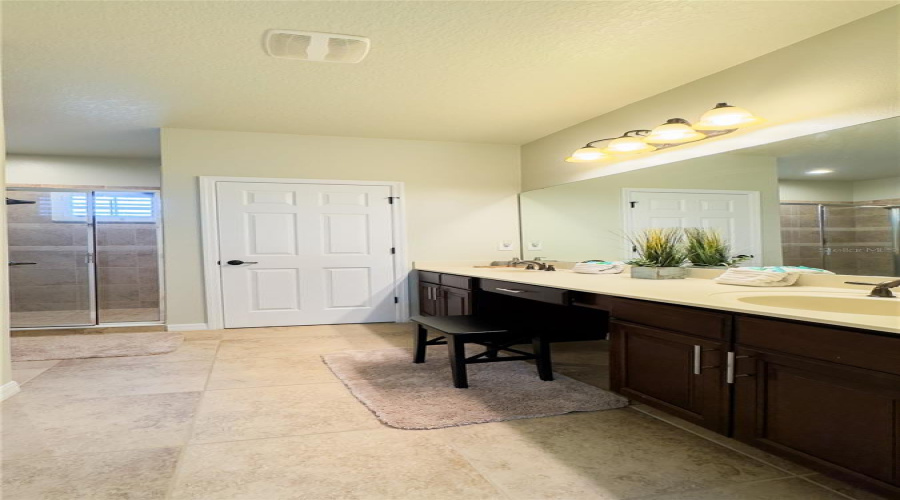 Davenport, Florida 33837, 5 Bedrooms Bedrooms, ,4 Bathroomsbathrooms,Residential,For Sale,Yellow Snapdragon,Mfro6309782