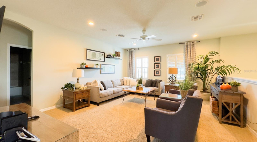 Davenport, Florida 33837, 5 Bedrooms Bedrooms, ,4 Bathroomsbathrooms,Residential,For Sale,Yellow Snapdragon,Mfro6309782