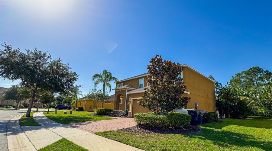 Davenport, Florida 33837, 5 Bedrooms Bedrooms, ,4 Bathroomsbathrooms,Residential,For Sale,Yellow Snapdragon,Mfro6309782