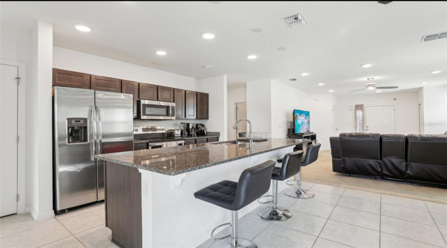 Kissimmee, Florida 34746, 3 Bedrooms Bedrooms, ,2 Bathroomsbathrooms,Residential,For Sale,Desert Rose,Mfrs5127049