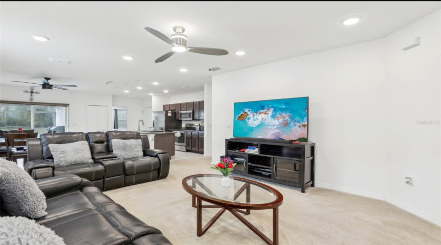Kissimmee, Florida 34746, 3 Bedrooms Bedrooms, ,2 Bathroomsbathrooms,Residential,For Sale,Desert Rose,Mfrs5127049