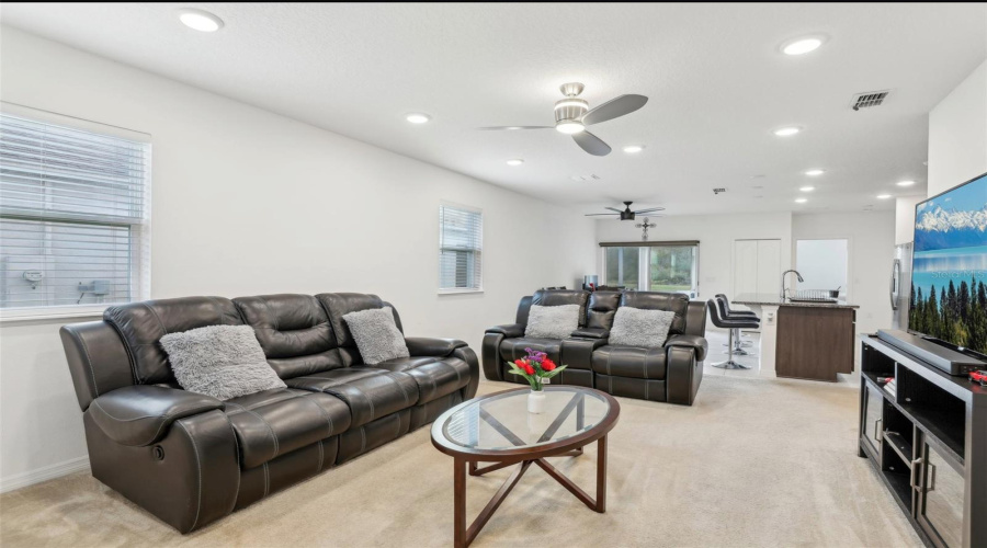 Kissimmee, Florida 34746, 3 Bedrooms Bedrooms, ,2 Bathroomsbathrooms,Residential,For Sale,Desert Rose,Mfrs5127049