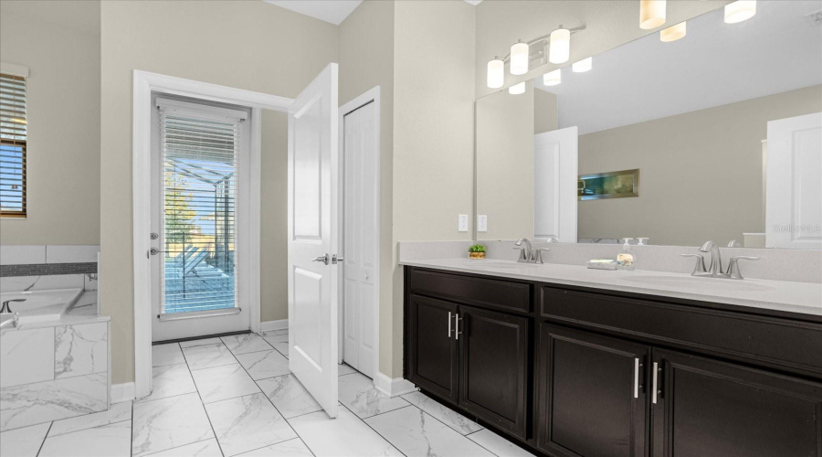 Kissimmee, Florida 34746, 8 Bedrooms Bedrooms, ,5 Bathroomsbathrooms,Residential,For Sale,Fable,Mfro6309835
