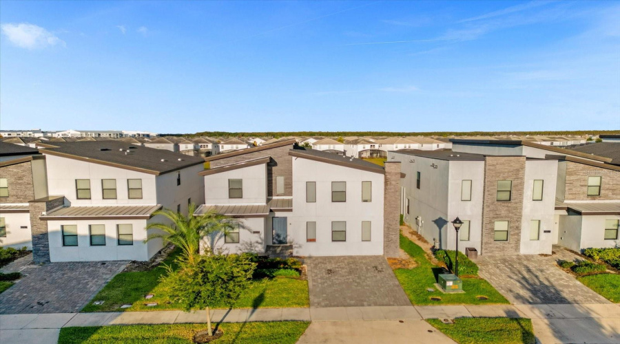 Kissimmee, Florida 34746, 8 Bedrooms Bedrooms, ,5 Bathroomsbathrooms,Residential,For Sale,Fable,Mfro6309835