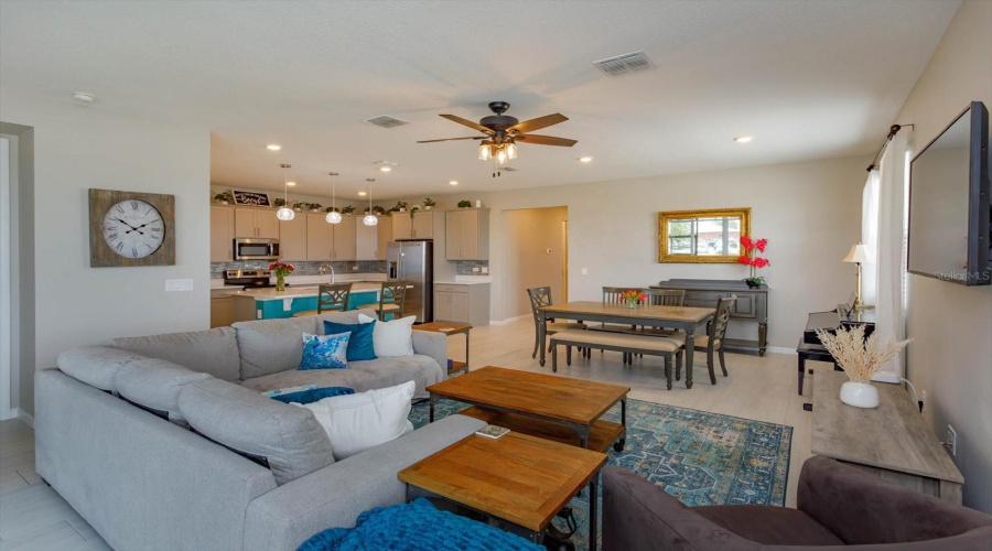 Davenport, Florida 33837, 4 Bedrooms Bedrooms, ,3 Bathroomsbathrooms,Residential,For Sale,Sugarwood,Mfro6309775