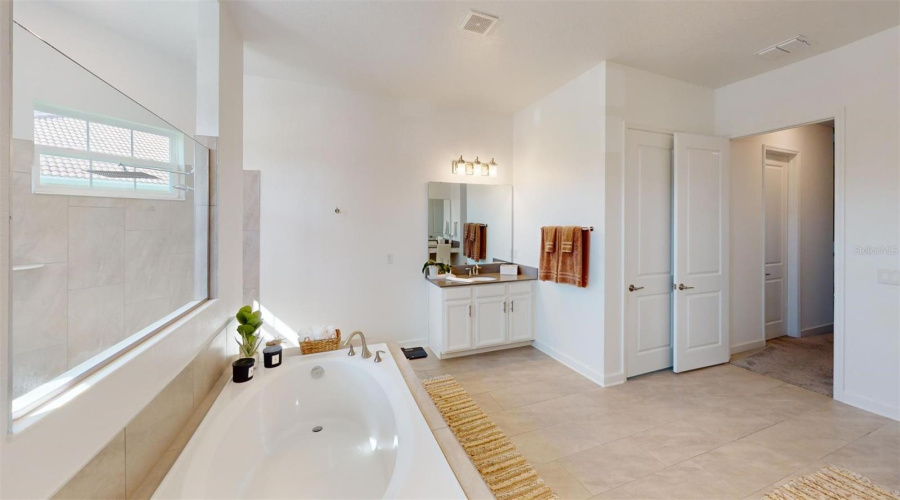 Davenport, Florida 33896, 4 Bedrooms Bedrooms, ,3 Bathroomsbathrooms,Residential,For Sale,Fallen Oak,Mfro6308689