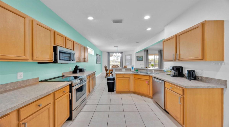 Davenport, Florida 33897, 5 Bedrooms Bedrooms, ,4 Bathroomsbathrooms,Residential,For Sale,Plumoso,Mfrs5126911