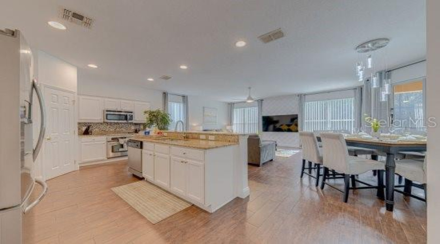 Kissimmee, Florida 34746, 4 Bedrooms Bedrooms, ,4 Bathroomsbathrooms,Residential,For Sale,Marcello,Mfrs5127093