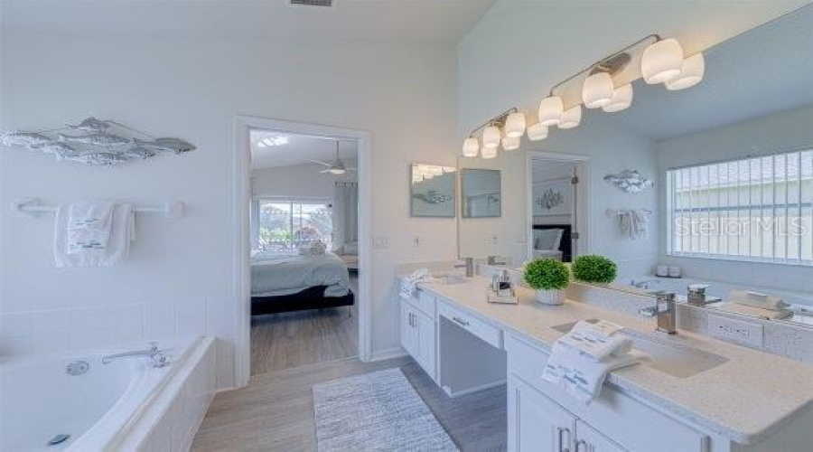 Pool Side King Ensuite Bathroom